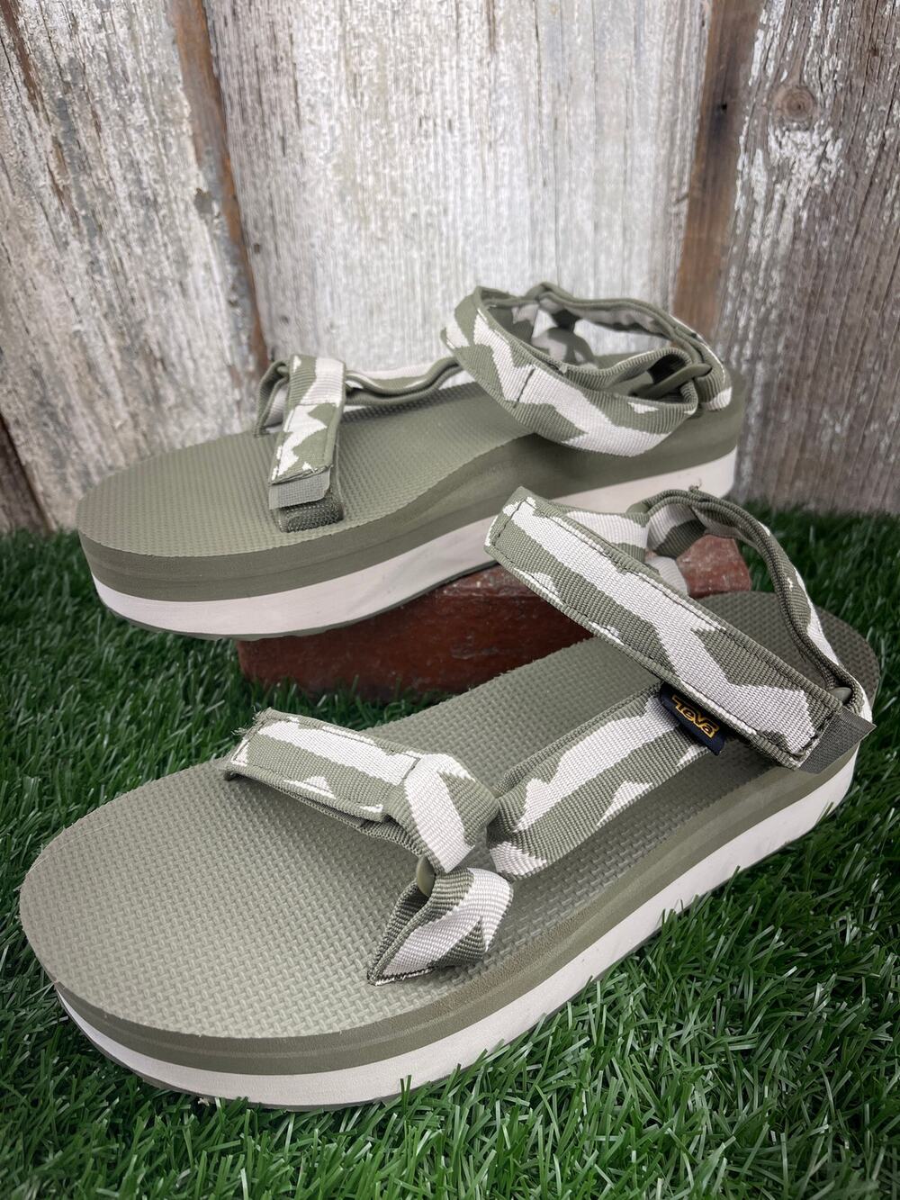 Teva Women's Sandals Flatform Platform Universal Size 10 Burnt Olive Green